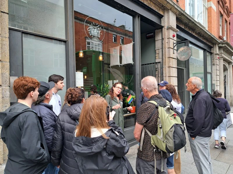 Reisende während der Foodtour in Dublin