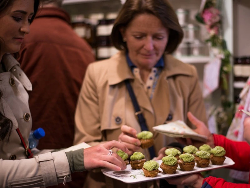 Gebäck bei der Food Tour durch Galway probieren