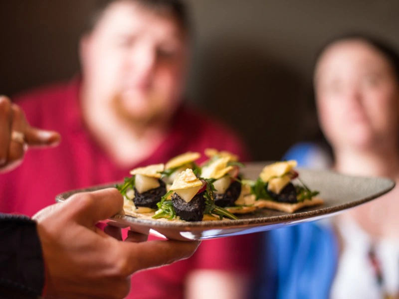 Häppchen bei der Food Tour durch Galway probieren