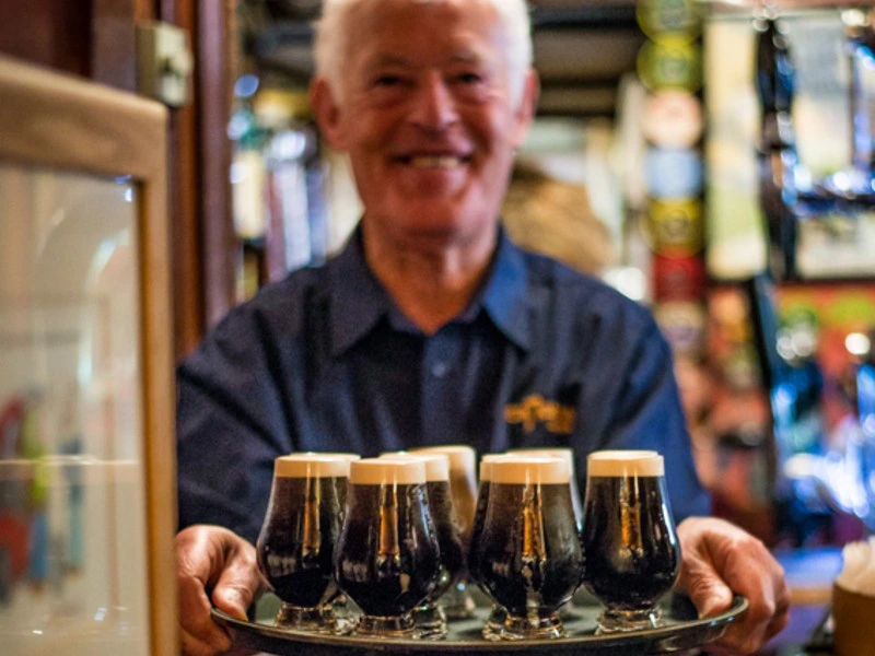 Alkoholische Getränke bei der Food Tour durch Galway probieren
