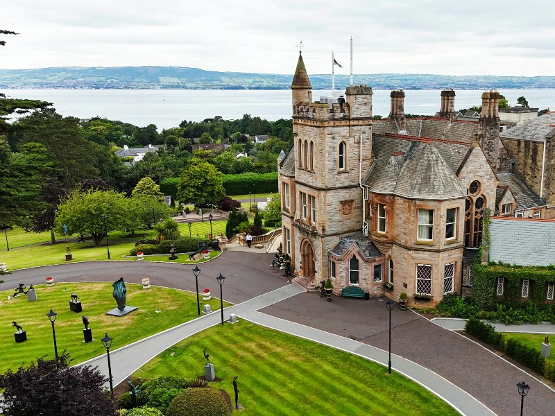Special stay Schlosshotel von außen in Belfast
