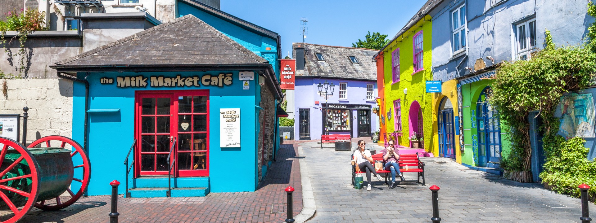 Blick auf farbenfrohe Häuserfassaden in Cork