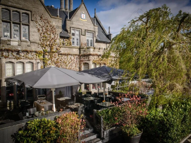Garten und Terrasse im Schlosshotel