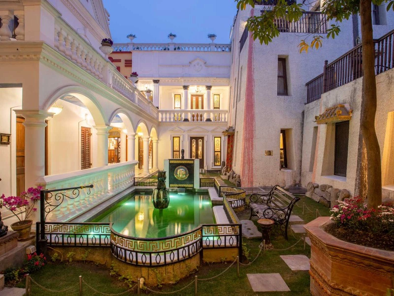 Innenhof im komfortablen Hotel in Kathmandu, Nepal