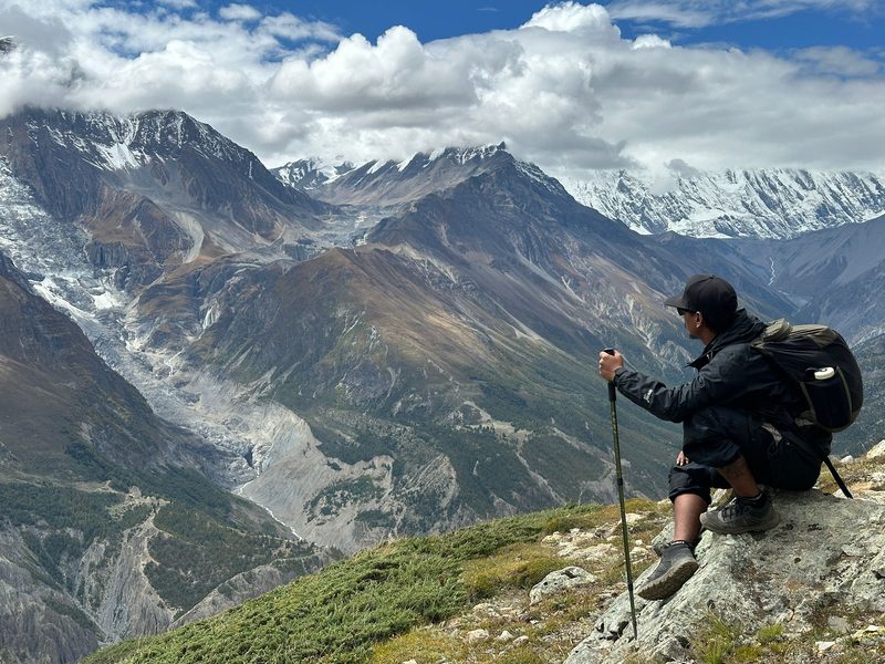 Tourist beim Trekking auf der Annapurna Runde in Nepal