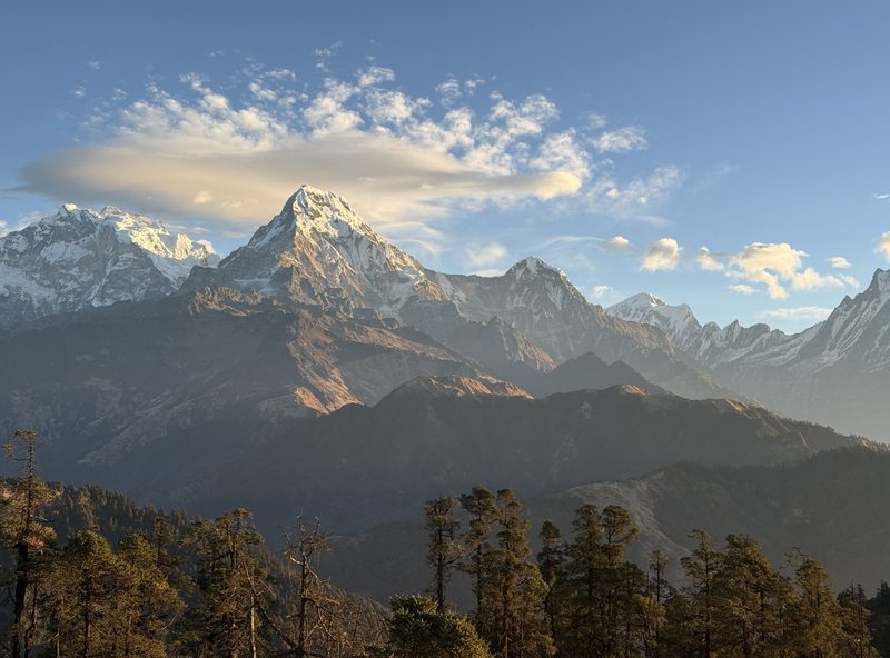 Blick auf den Mohare Hill im Annapurna Gebirge in Nepal