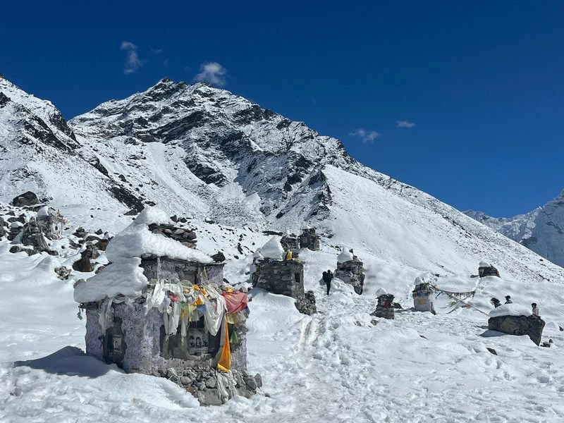 Verschneite Landschaft am Mount Everest in Nepal
