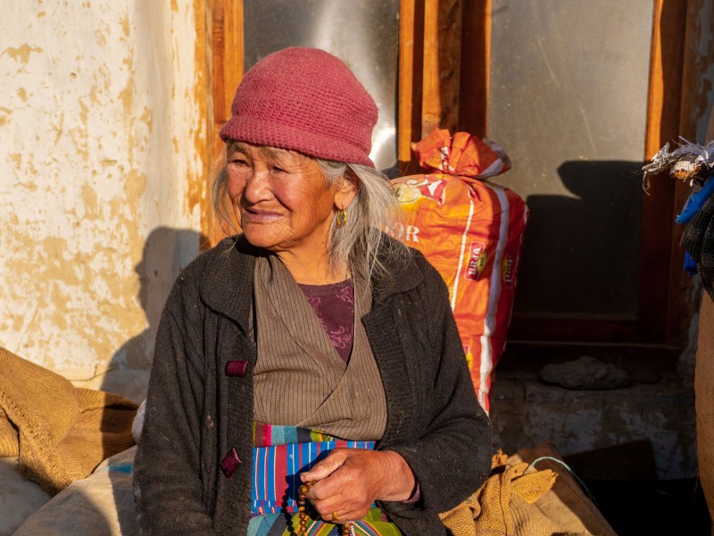 Einheimische Frau in der Upper Mustang Region in Nepal