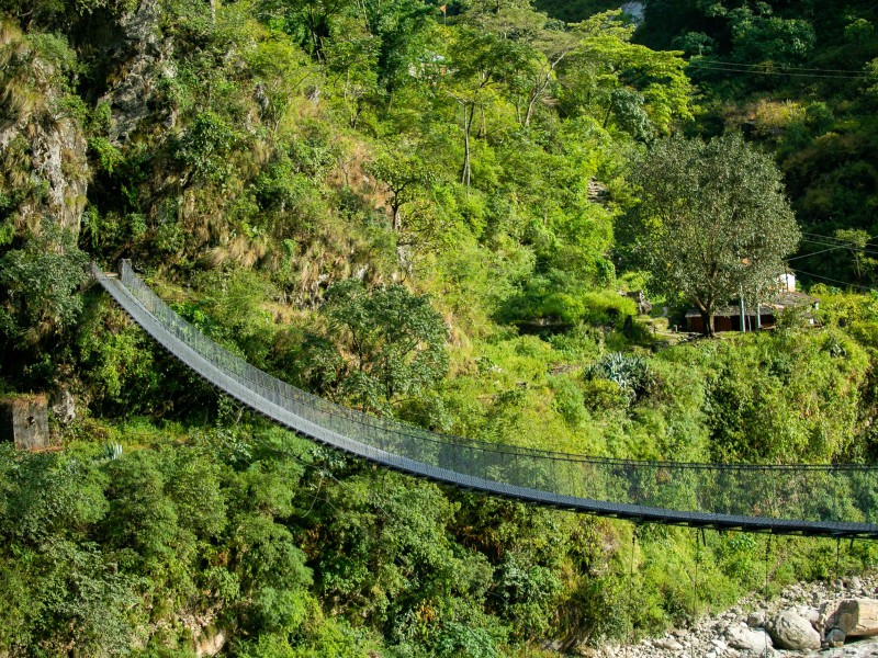 Lange Hängebrücke in Tatopani, Nepal