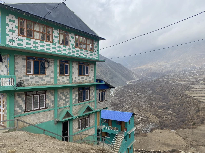 Lodge in den Bergen beim Manaslu Circuit Trek, Nepal