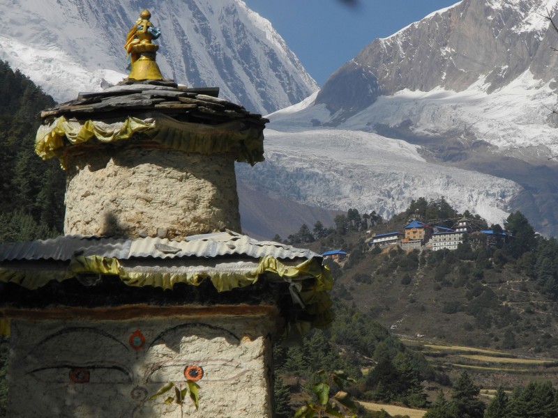 Tempel im Tsum Valley beim Manaslu Circuit Trek in Nepal