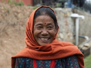 Einheimische Frau im Homestay bei Kathmandu