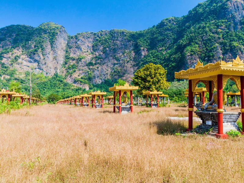 Garten mit Statuen bei Hpa An Myanm, Nepal