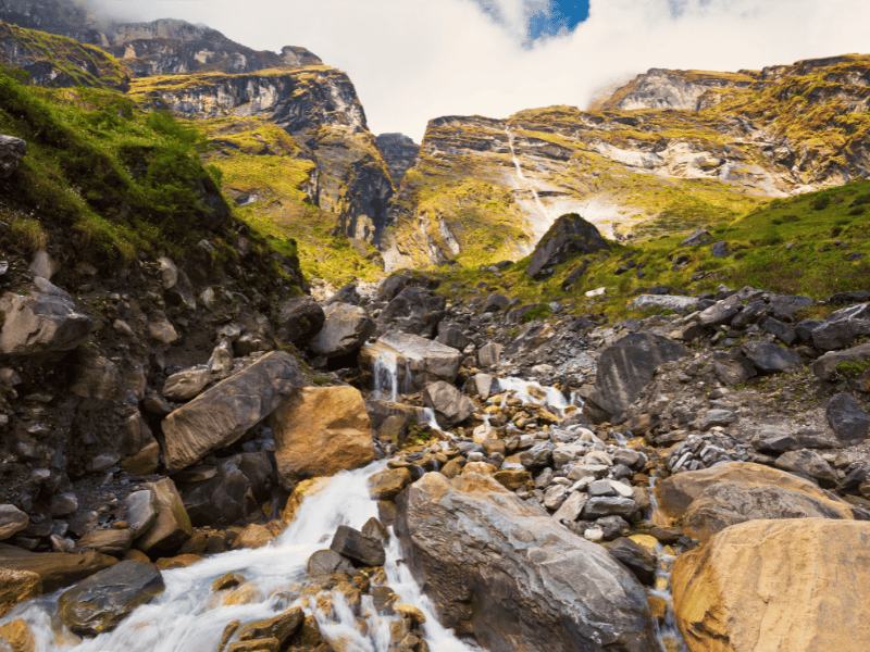 Wasserfall im Modi Khola Tal in Nepal