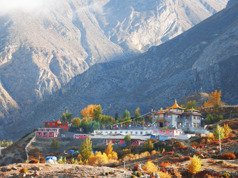 Tempel im Dorf Muktinath in der Upper Mustang Region in Nepal