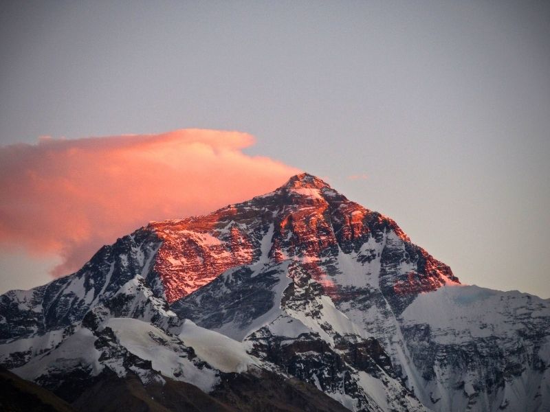 Blick auf den Mount Everest im Himalaya in Tibet