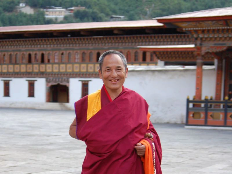 Mönch im Kloster in Tibet, China