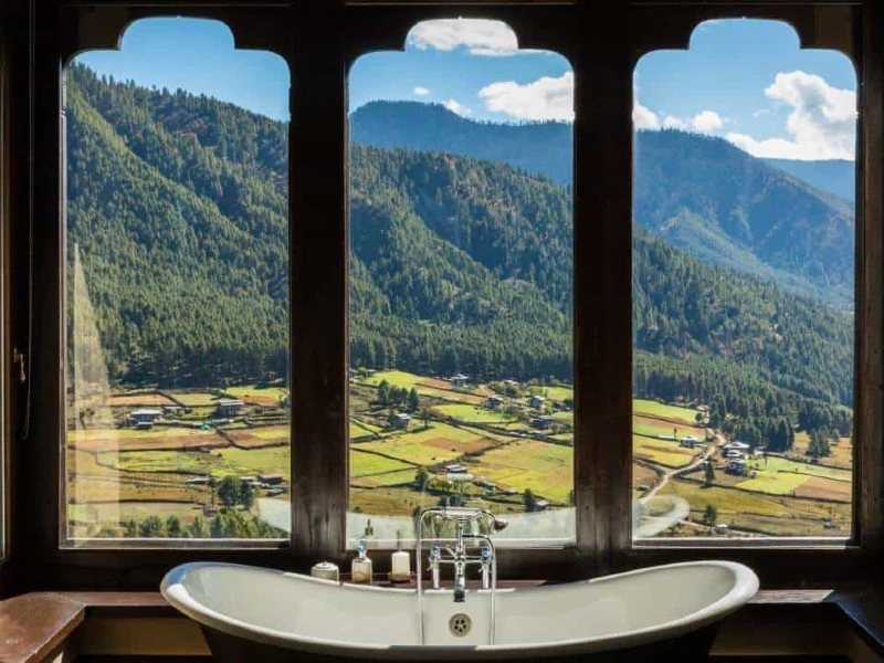 Blick aus dem stilvollen Hotel in Gangtey, Bhutan
