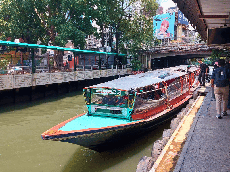Boot in den Khlongs in Bangkok