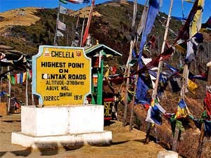 Chelela Pass Zeichen in Bhutan