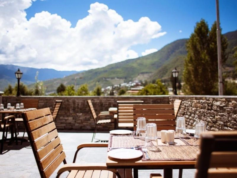 Terrasse mit Ausblick in Thimphu, Bhutan
