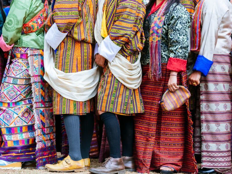 Bunte Kleider in Bumthang