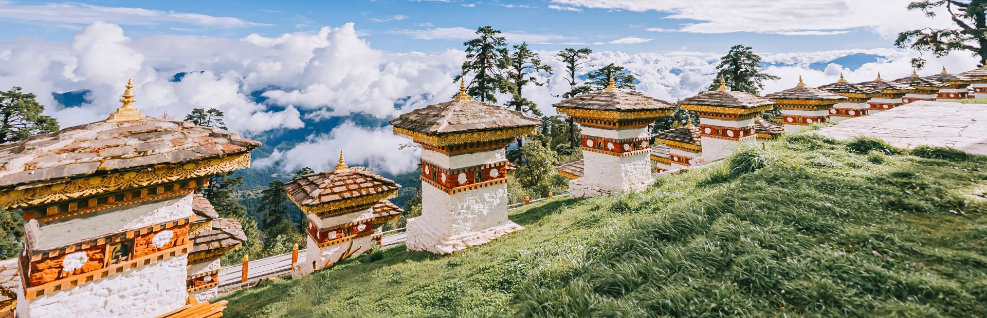 Chörten am Dochula Pass in Bhutan
