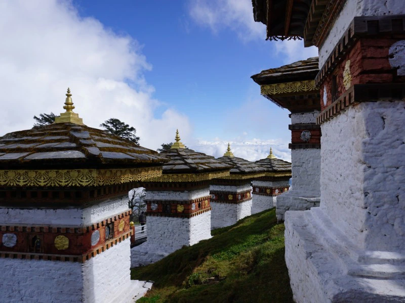 Chörten am Dochula Pass in Bhutan