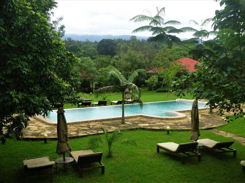 Pool der Lodge in Arusha