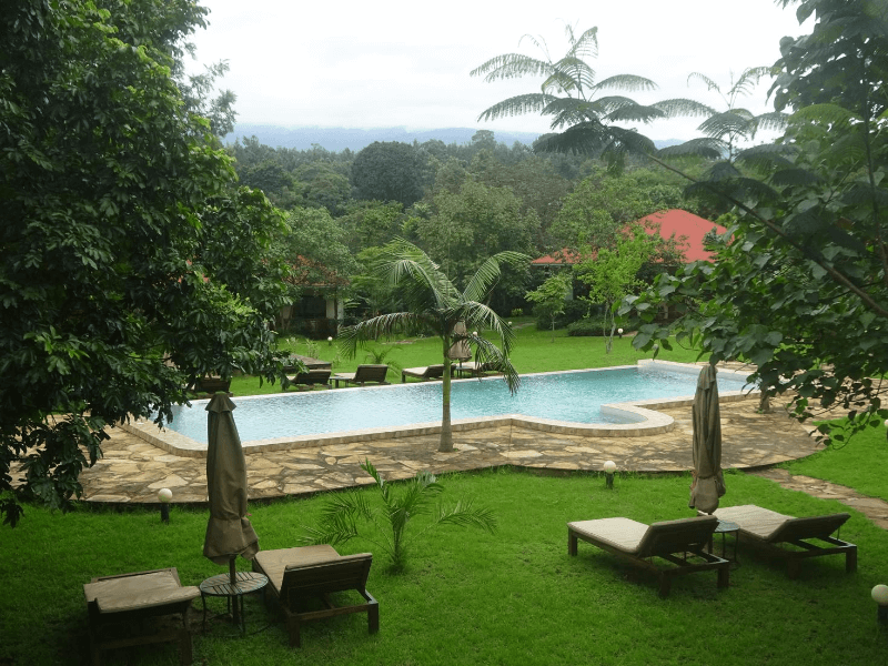 Pool der Lodge in Arusha