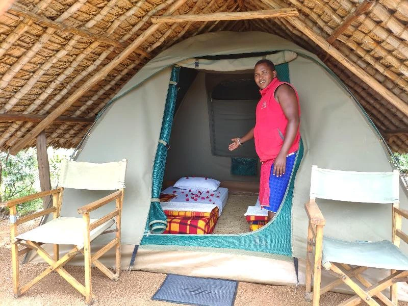 Zelt im Massaidorf