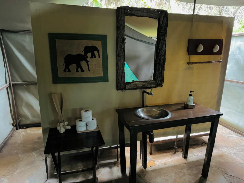 Bad im Zeltcamp Mikumi NP