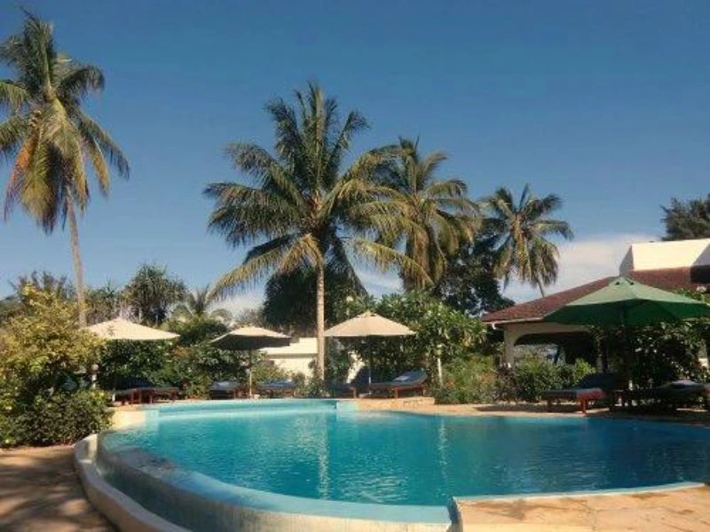Pool auf Sansibar