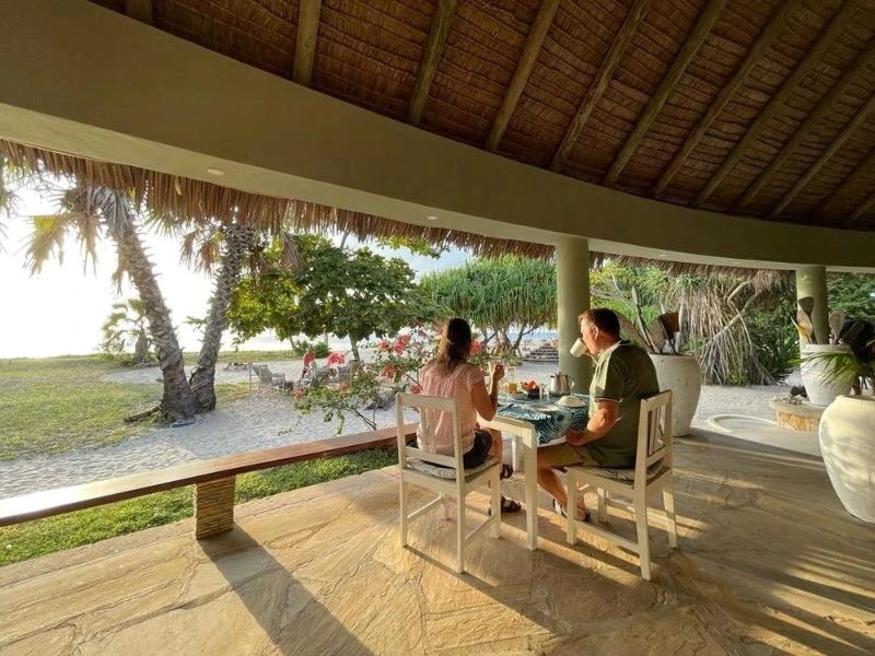 Frühstücken in einer Unterkunft in Swahili