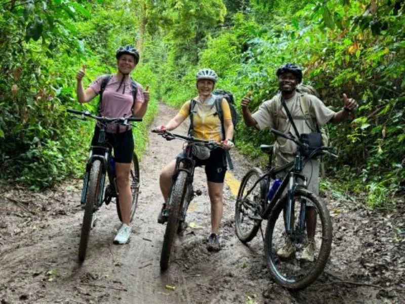 Radfahrer am Kilimanjaro Tansania