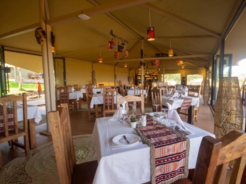 Restaurant des Zeltcamps bei Karatu, Tansania