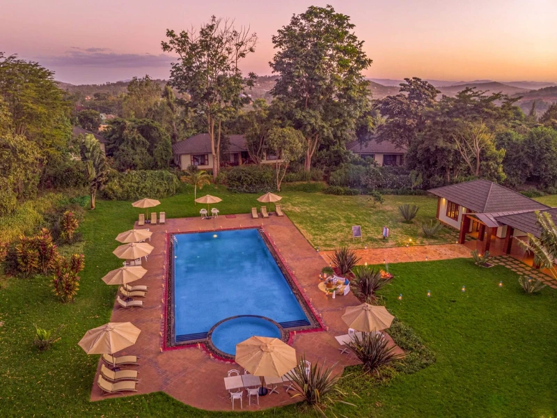 Pool der komfortablen Lodge bei Karatu, Tansania