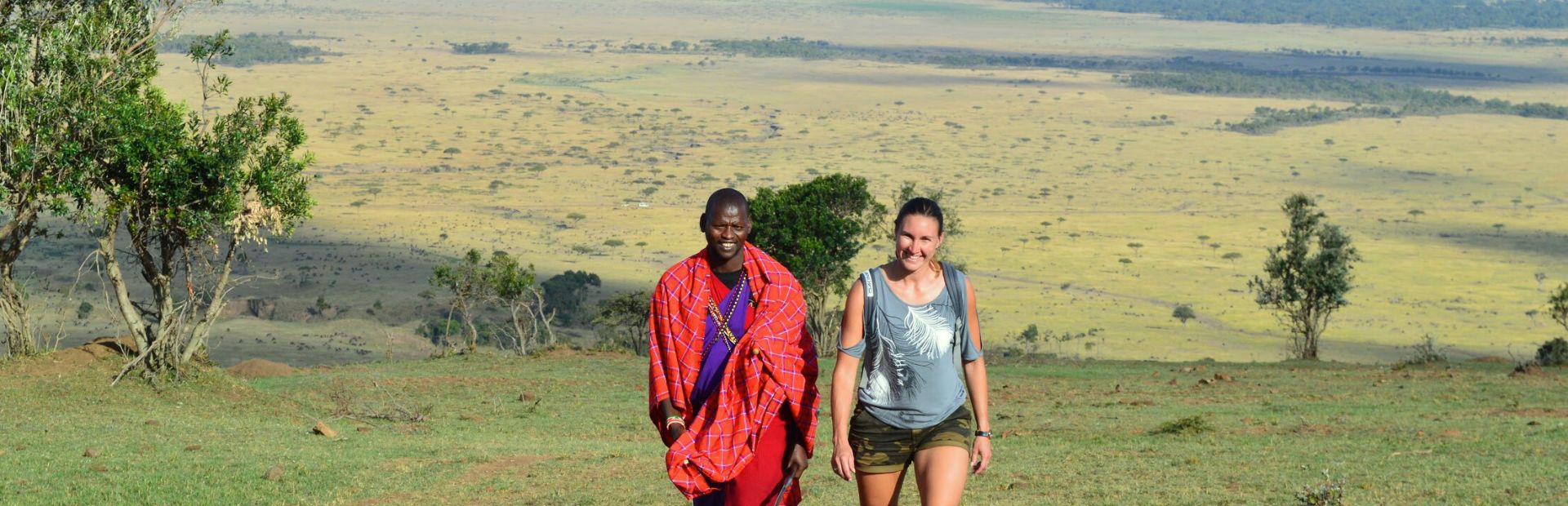 Frau mit Massai in Tansania