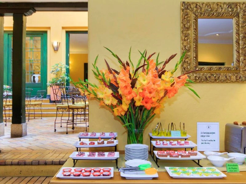 Fruehstueck im Hotel in Bogota in Kolumbien