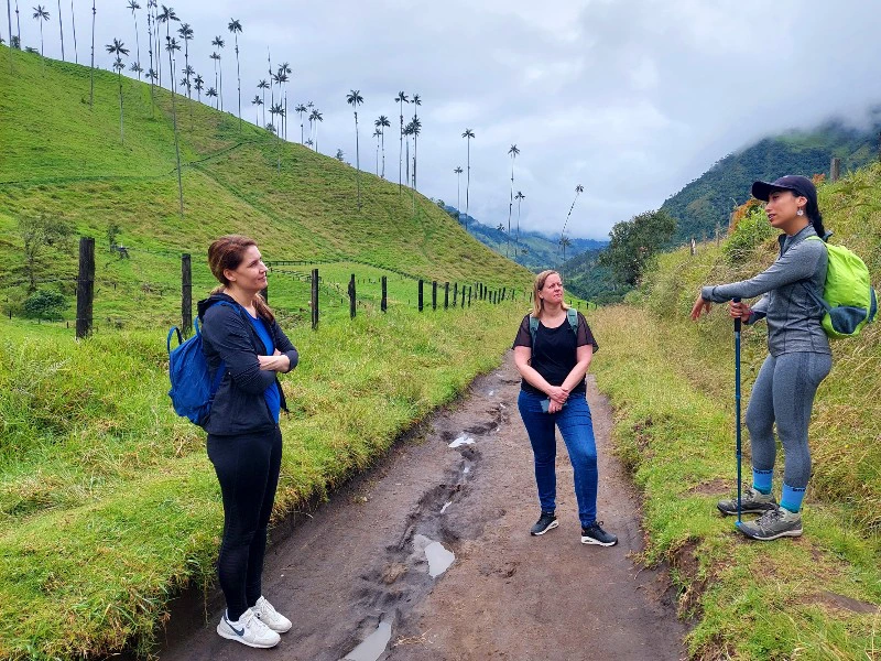 Reisende im Cocora Valley in Kolumbien