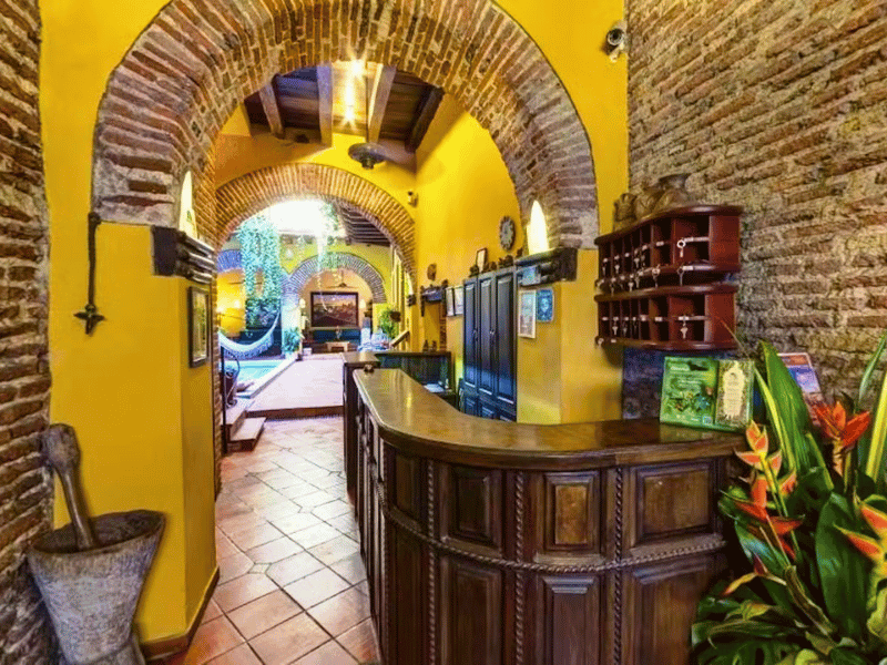 Rezeption im Hotel in Cartagena in Kolumbien