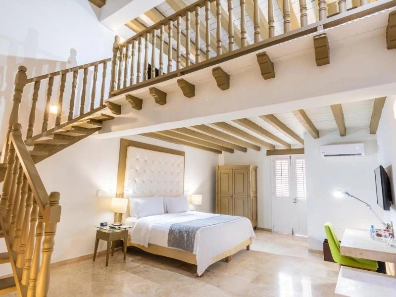 Familienhotel in Cartagena, Kolumbien mit einem komfortablen Bett und stilvollem Dekor