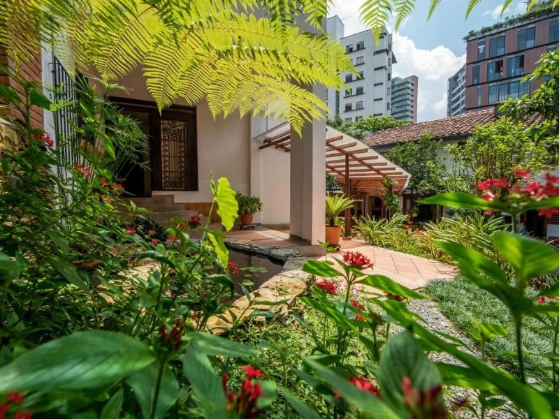 Garten Familienhotel in Medellín, Kolumbien, mit schönen Pflanzen