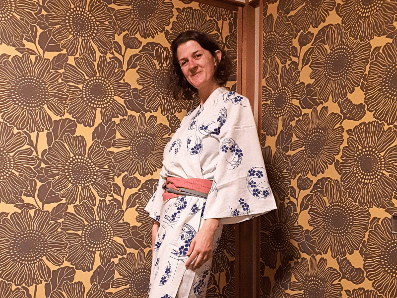 Valerie von Erlebe im traditionellen Yukata im Ryokan