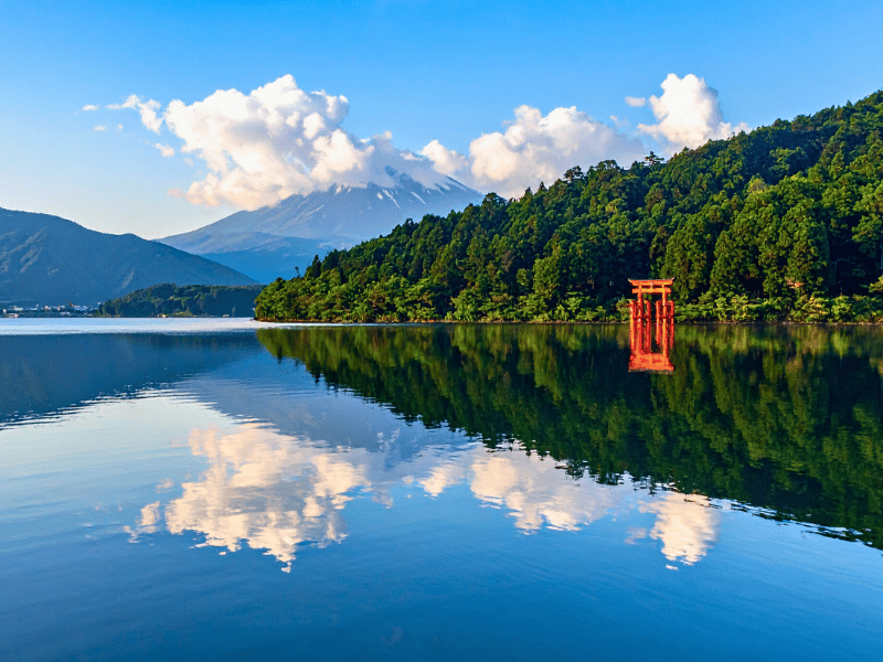 Tori am Lake Ashi in der Hakone Region