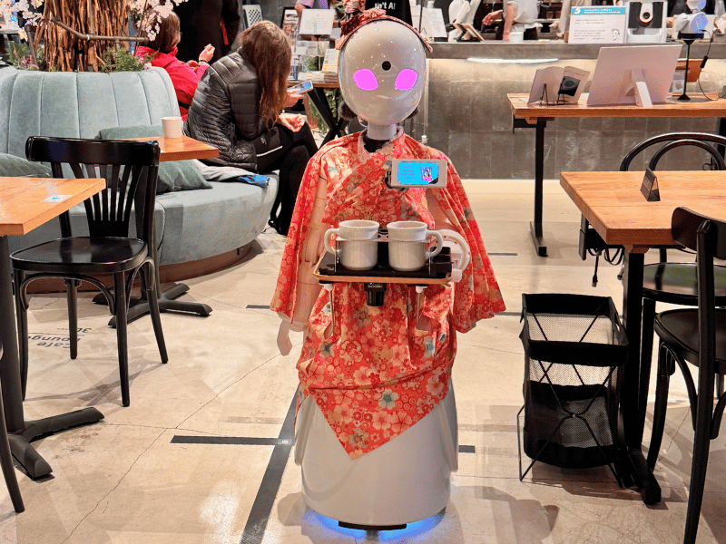 Roboter-Café in Tokio