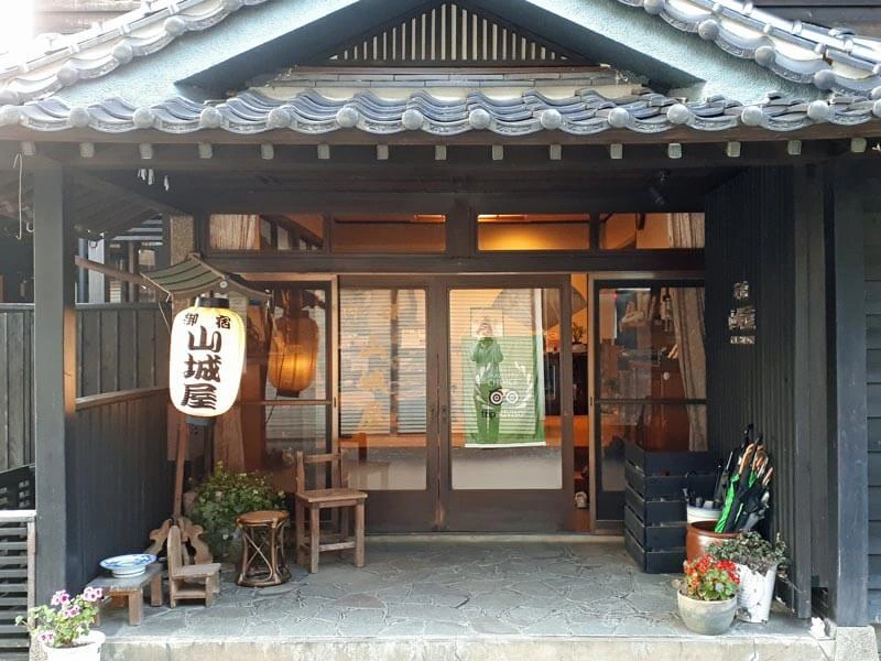Ryokaneingang in Yunhira auf Kyushu