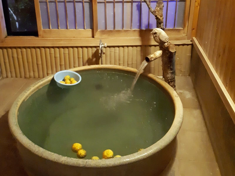 Privater Onsen im Ryokan in Yunohira auf Kyushu