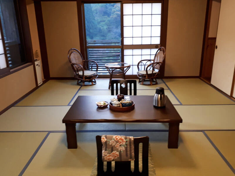 Einrichtung eines Ryokan auf Kyushu