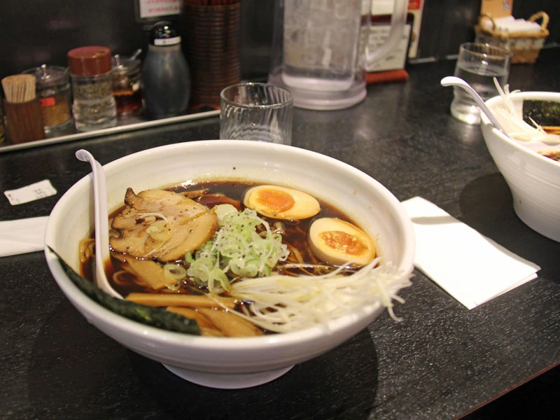Ramen Suppe mit Ei in Osaka